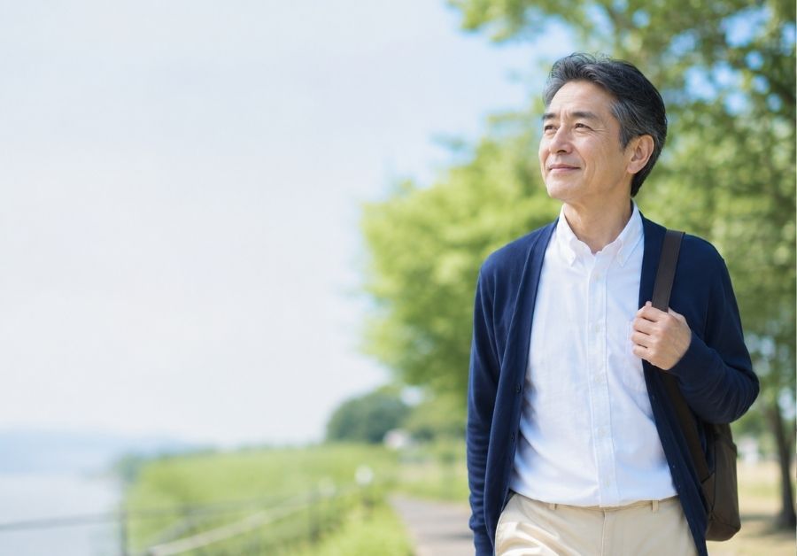 前立腺がん手術後のパンツ選び|朝の光が差す穏やかな寝室